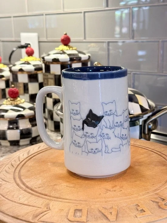 Vintage OTAGIRI Blue and White Stoneware Cat Pattern Mug - Picture 13 of 16